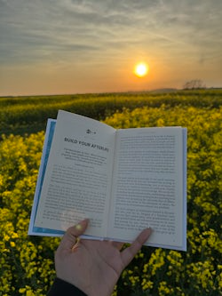 25 keys to a Happy life - Premium Book from I.B Publishers, Inc. - Just $12.95! Shop now at IQRA.ORG